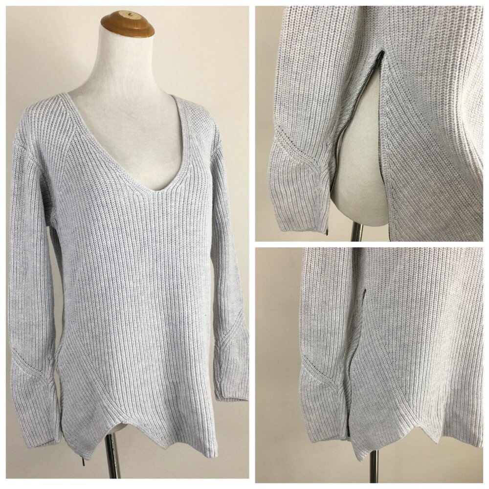CABI Relaxed Fit Light Gray Zipper Hem Ribbed Knit V Neck Pullover Sweater